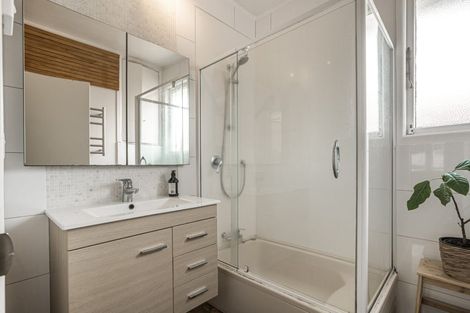 Photo of property in 2/66 Miller Road, Mangere Bridge, Auckland, 2022