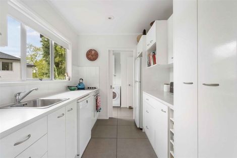 Photo of property in 1/41 Ravenwood Drive, Forrest Hill, Auckland, 0620