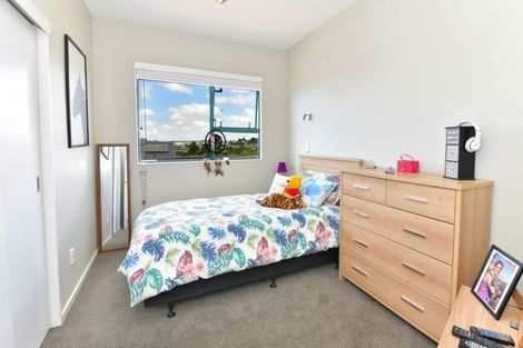 Photo of property in 12 Ascot Way, Orewa, 0931
