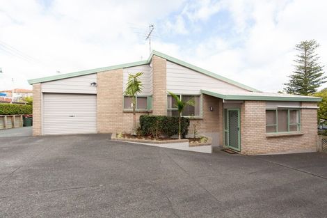 Photo of property in 1/30 Uxbridge Road, Mellons Bay, Auckland, 2014