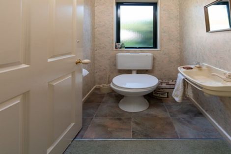 Photo of property in 42 Guildford Drive, Paraparaumu, 5032