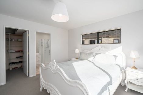 Photo of property in 117 Woodman Drive, Tawa, Wellington, 5028