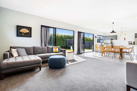 Photo of property in 3a Ward Crescent, Te Atatu Peninsula, Auckland, 0610