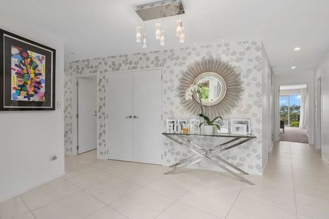 Photo of property in 32 Drayton Drive, Mount Pleasant, Christchurch, 8081