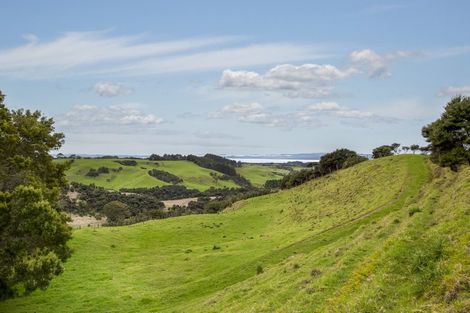 Photo of property in 126 Wilson Road, South Head, Helensville, 0874