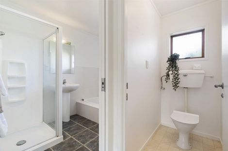 Photo of property in 154 Stapleford Crescent, Browns Bay, Auckland, 0630