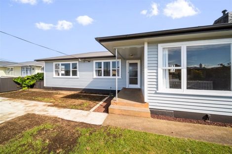 Photo of property in 5 Murray Avenue, Hawera, 4610