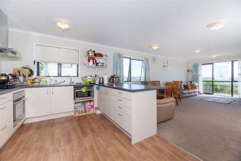 Photo of property in 24 Denver Avenue, Sunnyvale, Auckland, 0612