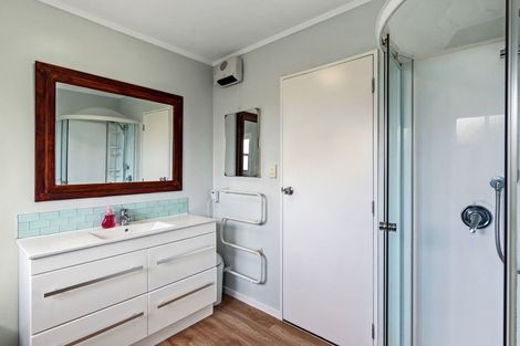 Photo of property in 9 Ross Grove, Paraparaumu, 5032