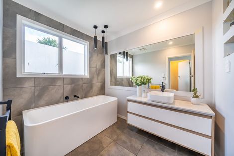 Photo of property in 6 Brightwater Crescent, Totara Park, Upper Hutt, 5018