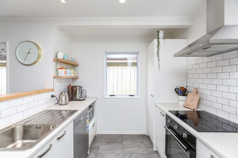 Photo of property in 31 Barrett Street, Westown, New Plymouth, 4310