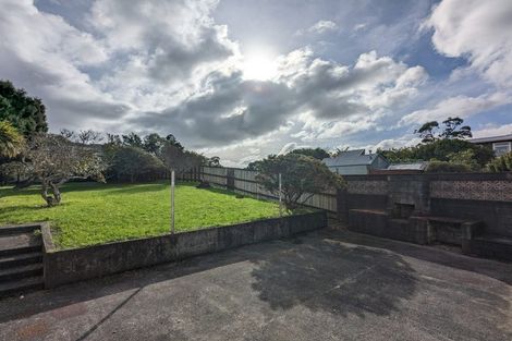 Photo of property in 5 Coates Street, Tawa, Wellington, 5028