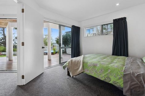 Photo of property in 2/89 Knights Road, Rothesay Bay, Auckland, 0630
