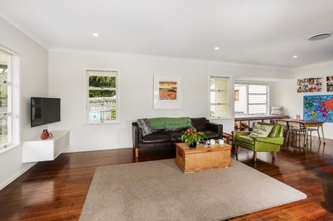 Photo of property in 16 Kaiwaka Road, Waiuku, 2123