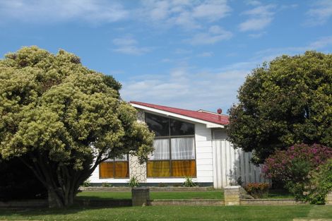 Photo of property in 24 Tongariro Street, Castlecliff, Whanganui, 4501