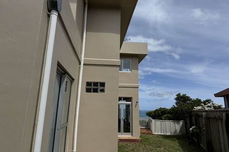Photo of property in 14 Forbes Lane, Newlands, Wellington, 6037