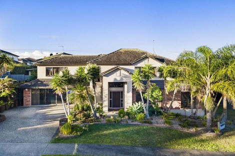 Photo of property in 1 Seresin Crescent, Flat Bush, Auckland, 2016