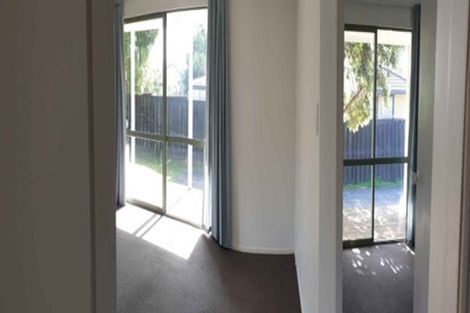 Photo of property in 17a Enderby Drive, Te Atatu Peninsula, Auckland, 0610