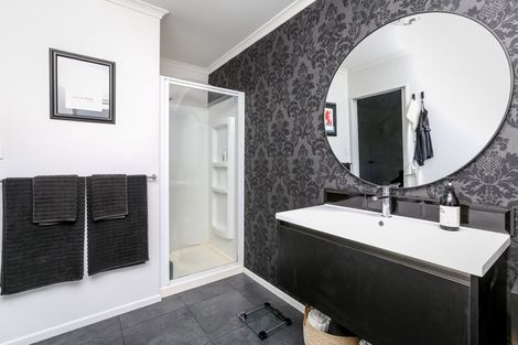 Photo of property in 24 Sackville Street, Fitzroy, New Plymouth, 4312