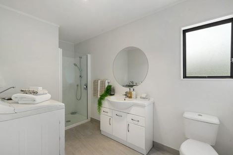 Photo of property in 2/26 Blenheim Street, Glenfield, Auckland, 0629