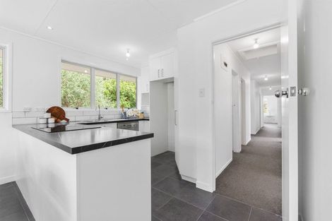 Photo of property in 1 Phillip Parade, Forrest Hill, Auckland, 0620