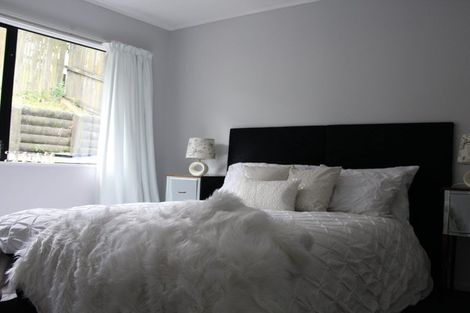 Photo of property in 1/17 Kupari Place, Totara Vale, Auckland, 0629