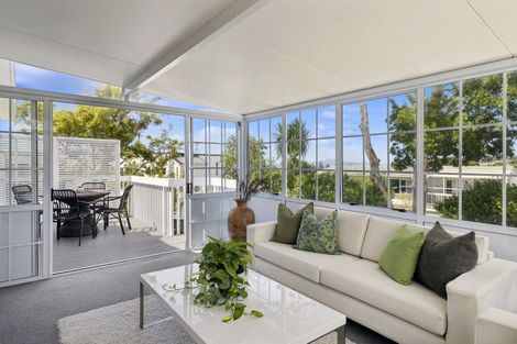 Photo of property in 24 Salem Place, Torbay, Auckland, 0630