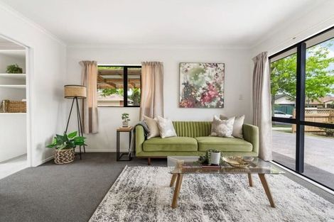 Photo of property in 16 Carisbrook Crescent, Papakura, 2110