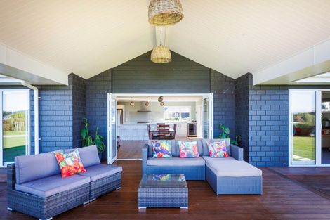 Photo of property in 21 Loveston Lane, Kelvin Grove, Palmerston North, 4470