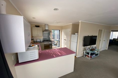 Photo of property in 2/59 Santiago Crescent, Unsworth Heights, Auckland, 0632