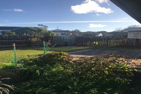 Photo of property in 18 Foyle Place, Glendene, Auckland, 0602