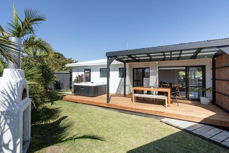 Photo of property in 11 Barbara Grove, Papamoa Beach, Papamoa, 3118