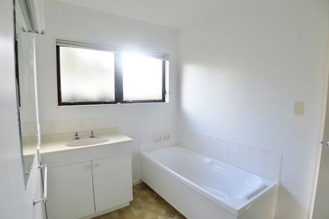 Photo of property in 1/31 Glucina Avenue, West Harbour, Auckland, 0618