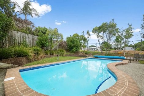 Photo of property in The Haven, 9/120 Beach Haven Road, Beach Haven, Auckland, 0626