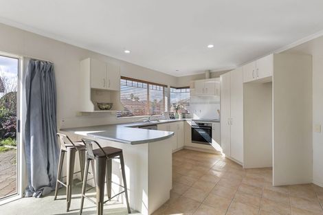 Photo of property in 13 Montilla Place, Manurewa, Auckland, 2102
