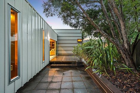 Photo of property in 8a Wairata Place, Te Atatu South, Auckland, 0610