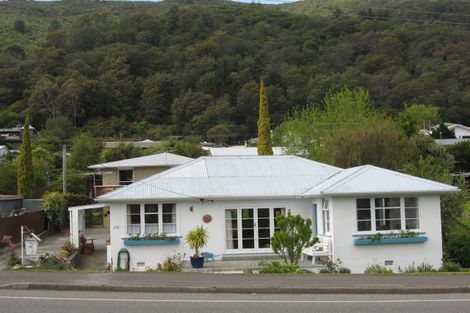 Photo of property in 110 Waikawa Road, Picton, 7220