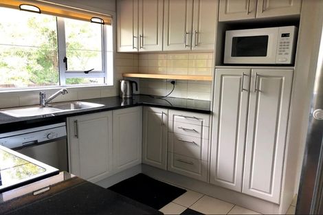 Photo of property in 3 Larne Avenue, Pakuranga Heights, Auckland, 2010