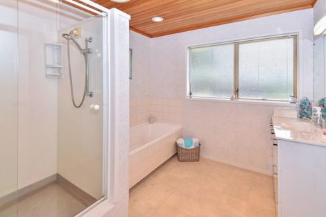 Photo of property in 9 Tulloch Place, Conifer Grove, Takanini, 2112