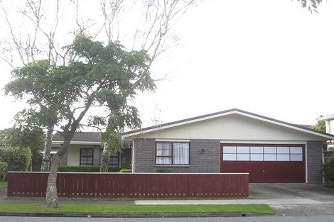 Photo of property in 35 Waddington Drive, Naenae, Lower Hutt, 5011