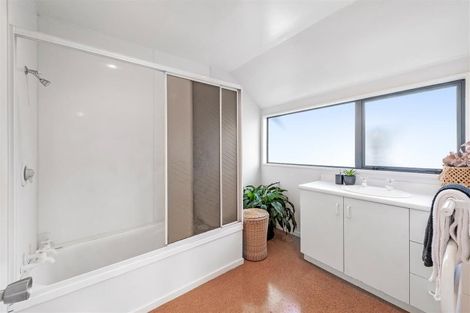 Photo of property in 1/24 Blighs Road, Strowan, Christchurch, 8052