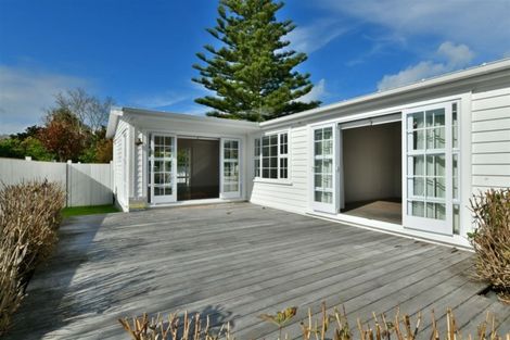 Photo of property in 77 The Circle, Manly, Whangaparaoa, 0930