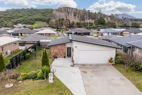 Photo of property in 7 Diamond Grove, Brown Owl, Upper Hutt, 5018