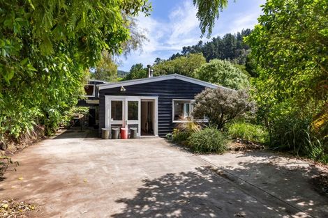 Photo of property in 123 Pinehaven Road, Pinehaven, Upper Hutt, 5019