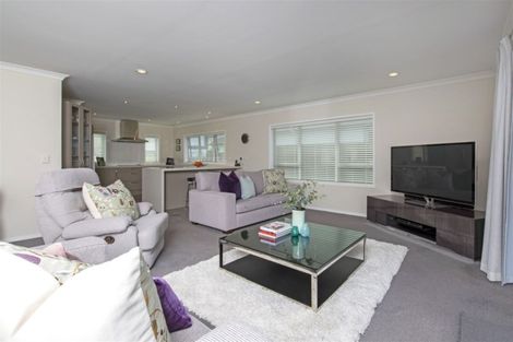 Photo of property in 6 Swindon Close, Mellons Bay, Auckland, 2014