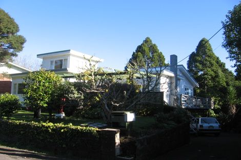 Photo of property in 8 Tawini Road, Titirangi, Auckland, 0604