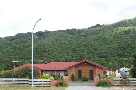Photo of property in 18 Malcolm Gillies Grove, Totara Park, Upper Hutt, 5018