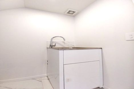 Photo of property in 29c Dawnhaven Drive, Te Atatu Peninsula, Auckland, 0610