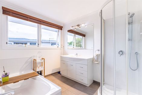 Photo of property in 8 Woodstock Place, Hokowhitu, Palmerston North, 4410