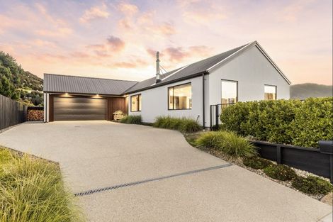 Photo of property in 19 Pounamu Avenue, Albert Town, Wanaka, 9305